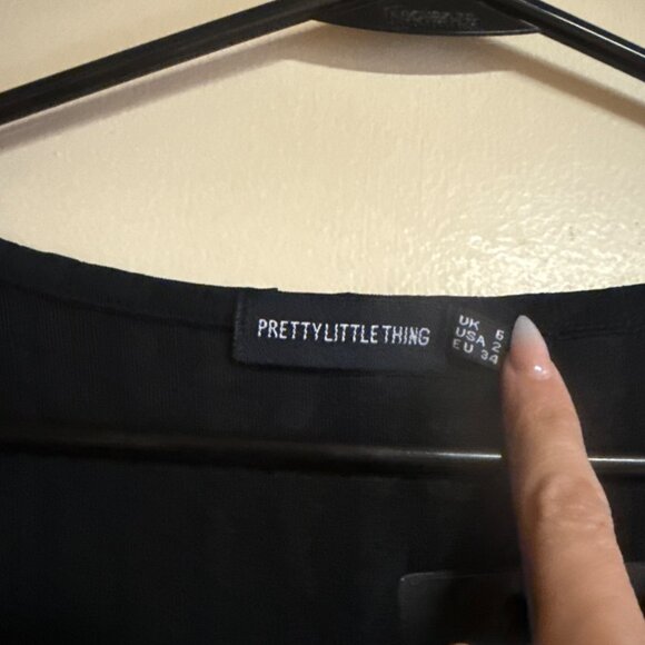 Black Long-Sleeve Ribbed Cropped Top With Chain Detail - PrettyLittleThing - UK - Picture 4 of 7